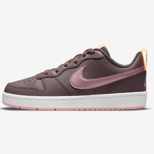 Like New - Nike Court Leather Sneakers Unisex  - Size 7 Youth  (8.5 Women)